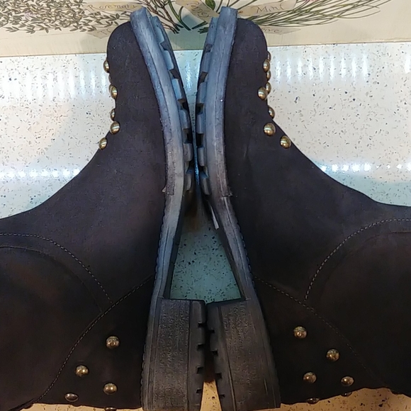 Gold Studded suede lug bootie - Picture 4 of 10